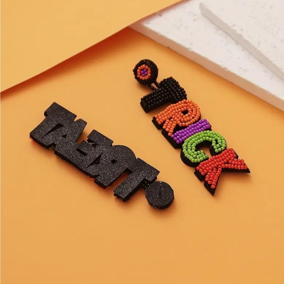 Trick Treat Beaded Earrings - Picture 4 of 5